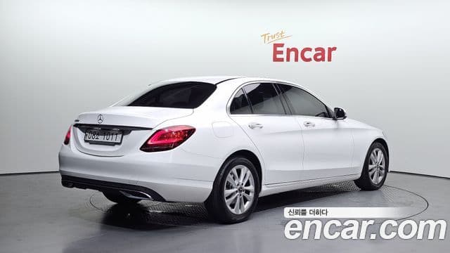 Mercedes-Benz C-Class 2019 — ფოტო 8/20