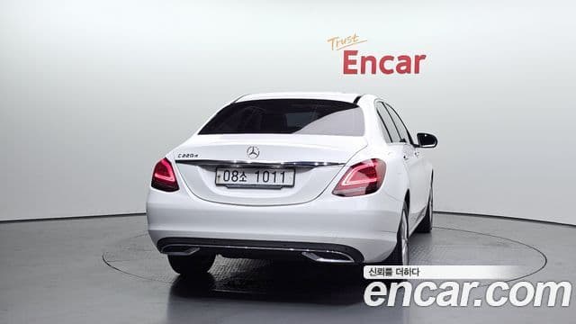 Mercedes-Benz C-Class 2019 — ფოტო 2/20