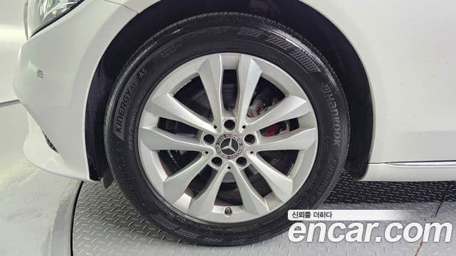 Mercedes-Benz C-Class 2019 — ფოტო 20/20
