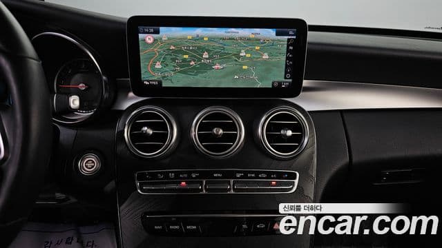 Mercedes-Benz C-Class 2019 — ფოტო 7/20