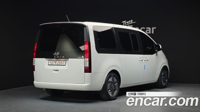 Hyundai Staria 2021 — ფოტო 2/20