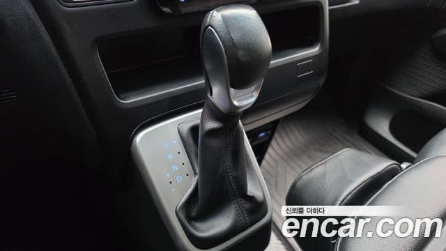 Hyundai Staria 2021 — ფოტო 9/20
