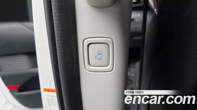 Hyundai Staria 2021 — ფოტო 17/20