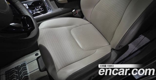 Kia Carnival 2024 — ფოტო 10/18