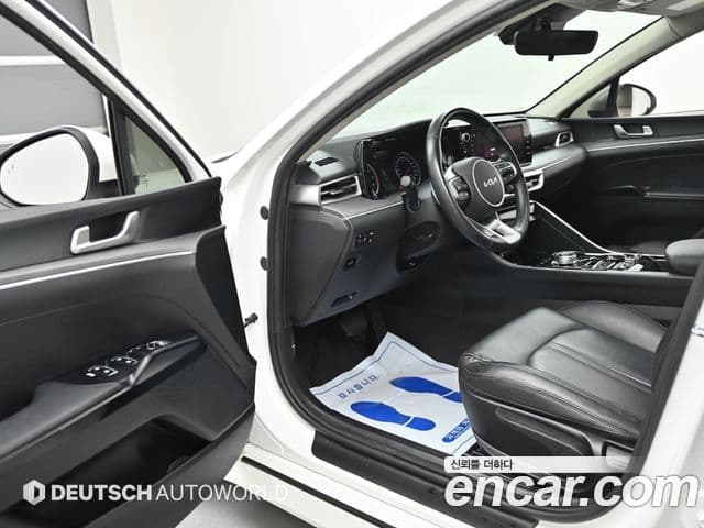 Kia K5 2022 — Şəkil 10/20