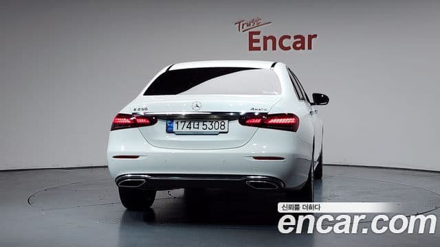 Mercedes-Benz E-Class 2023 — Фото 4/20