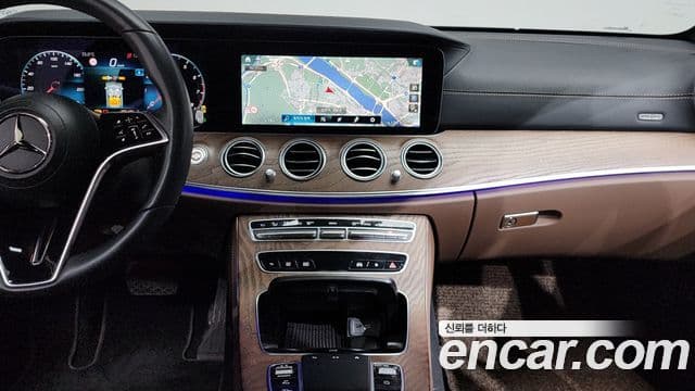Mercedes-Benz E-Class 2023 — Фото 14/20