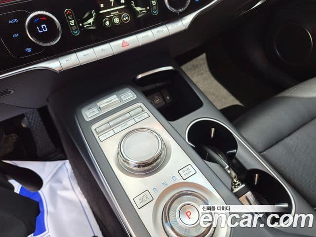 Genesis GV70 2022 — Şəkil 13/16