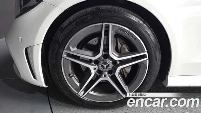 Mercedes-Benz C-Class 2019 — ფოტო 5/20