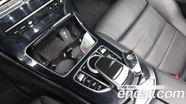 Mercedes-Benz C-Class 2019 — ფოტო 17/20