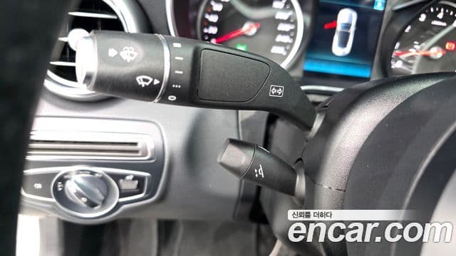 Mercedes-Benz C-Class 2019 — ფოტო 18/20