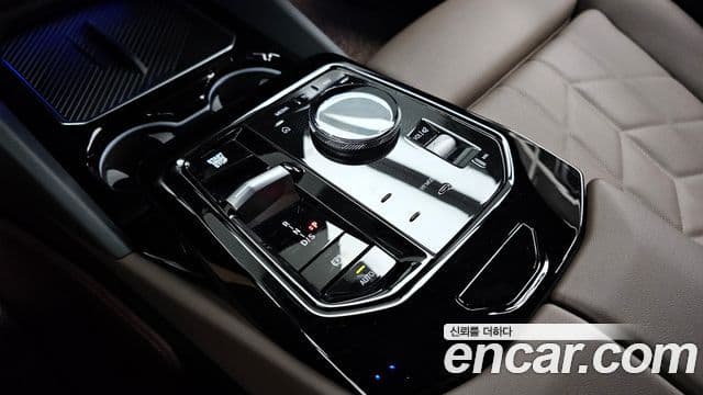 BMW 5 Series 2024 — Şəkil 9/20