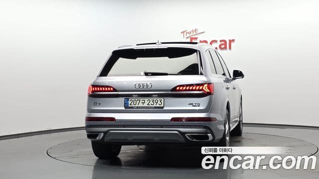 Audi Q7 2021 — Фото 4/20