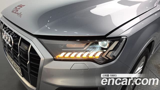 Audi Q7 2021 — Photo 18/35