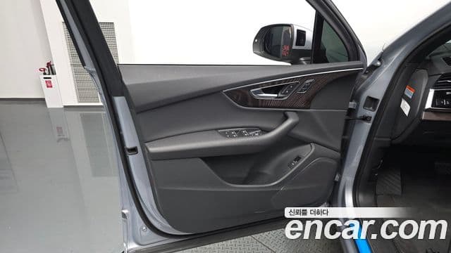 Audi Q7 2021 — Photo 33/35