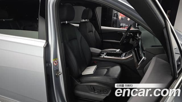 Audi Q7 2021 — Photo 19/35