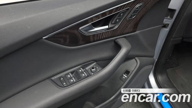 Audi Q7 2021 — Photo 4/35