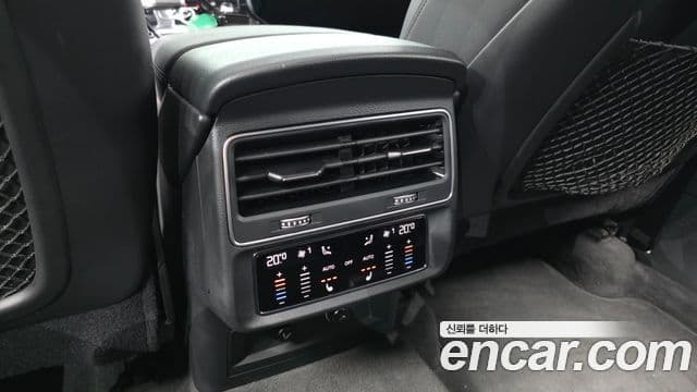 Audi Q7 2021 — Photo 15/35