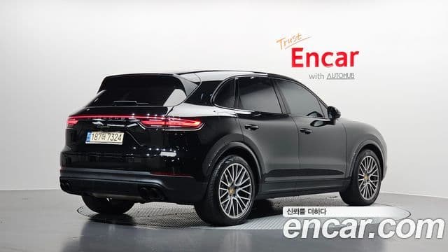 Porsche Cayenne 2022 — Photo 2/20
