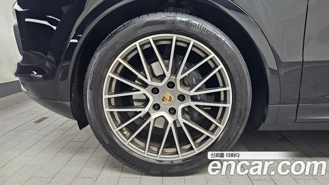 Porsche Cayenne 2022 — Photo 9/20