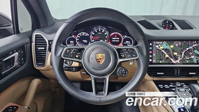 Porsche Cayenne 2022 — Photo 8/20
