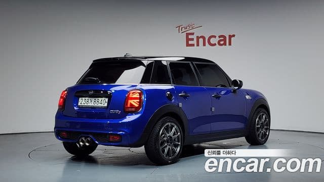 Mini Cooper S 2019 — Photo 10/32