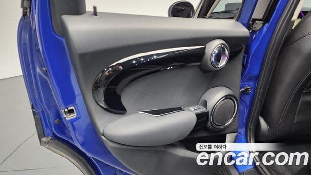 Mini Cooper S 2019 — Photo 27/32