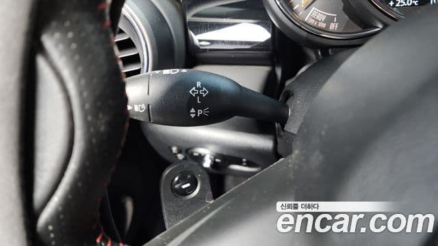 Mini Cooper S 2019 — Photo 29/32