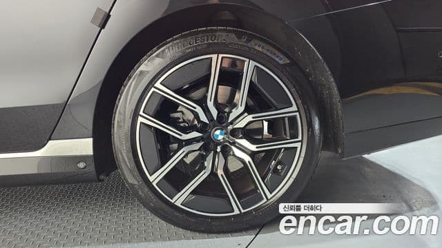BMW 7 Series 2024 — Photo 7/36