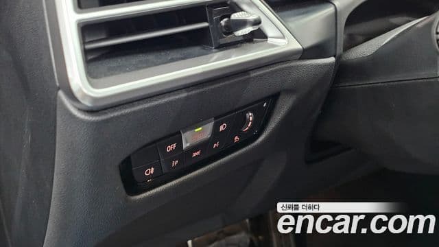 BMW 3 Series 2025 — Фото 14/20