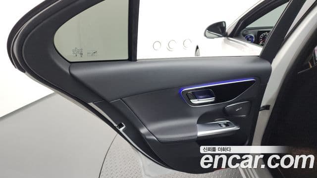 Mercedes-Benz C-Class 2024 — ფოტო 27/32
