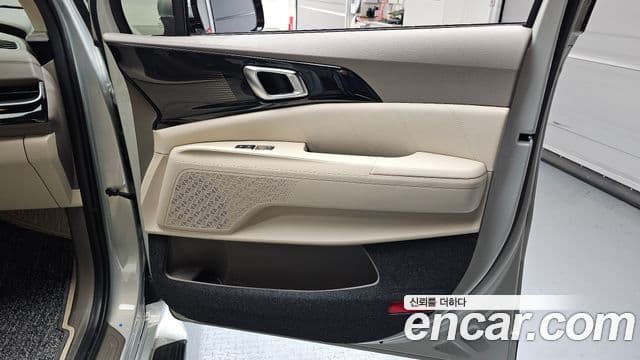 Kia Carnival 2025 — Şəkil 31/32