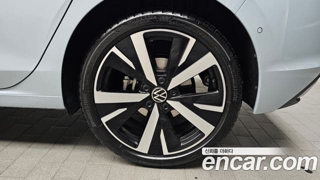 Volkswagen Golf 2025 — Photo 22/37