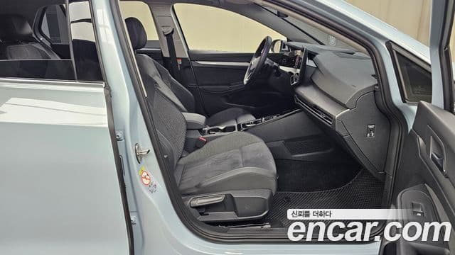 Volkswagen Golf 2025 — Photo 20/37