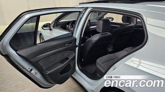 Volkswagen Golf 2025 — Photo 18/37