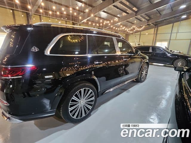 Mercedes-Benz GLS-Class 2023 — Photo 6/10