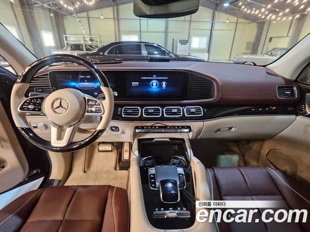 Mercedes-Benz GLS-Class 2023 — Photo 2/10
