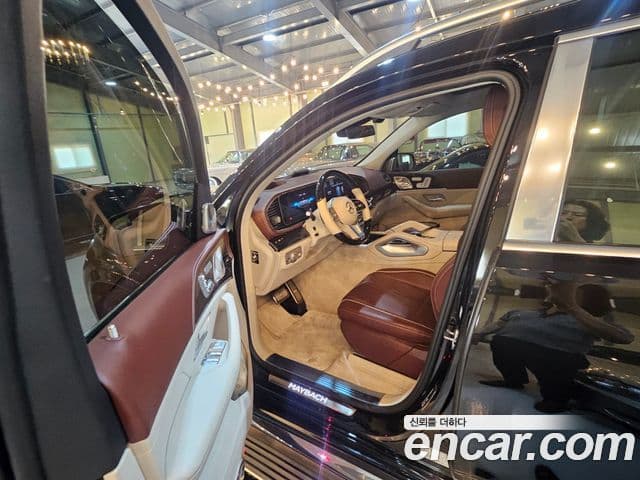 Mercedes-Benz GLS-Class 2023 — Photo 9/10