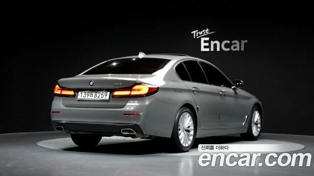 BMW 5 Series 2020 — ფოტო 2/20