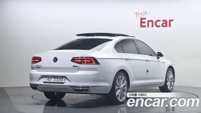 Volkswagen Passat GT 2018 — Şəkil 2/20
