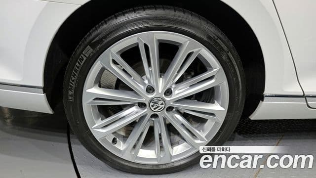 Volkswagen Passat GT 2018 — Şəkil 5/20