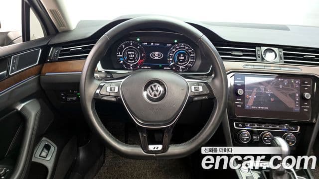 Volkswagen Passat GT 2018 — Şəkil 13/20