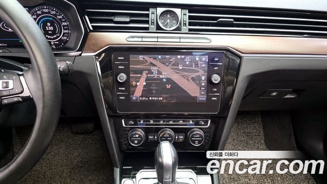 Volkswagen Passat GT 2018 — Şəkil 14/20