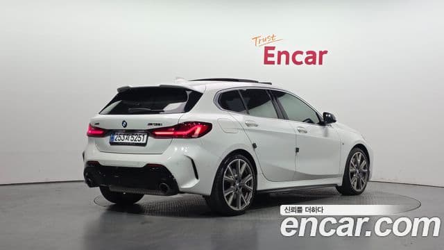 BMW 1 Series 2023 — ფოტო 2/20
