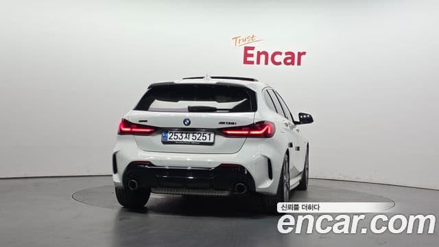BMW 1 Series 2023 — ფოტო 4/20