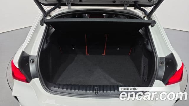 BMW 1 Series 2023 — ფოტო 18/20