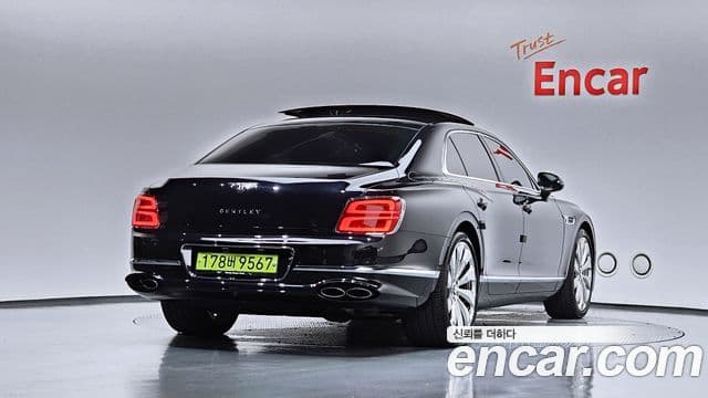 Bentley Flying Spur 2022 — Фото 2/20