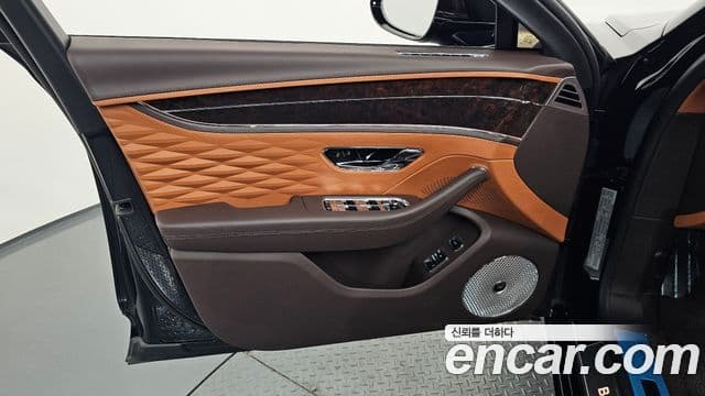 Bentley Flying Spur 2022 — Photo 38/44