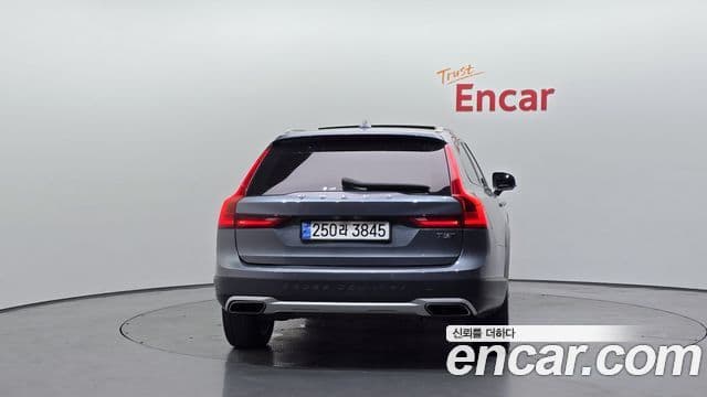 Volvo V90 Cross Country 2019 — Şəkil 12/20