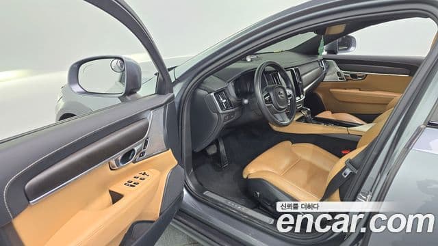 Volvo V90 Cross Country 2019 — Şəkil 17/20